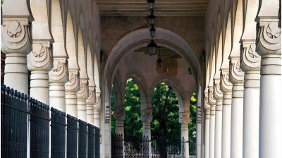 De los Pórticos a las Trece Rosas